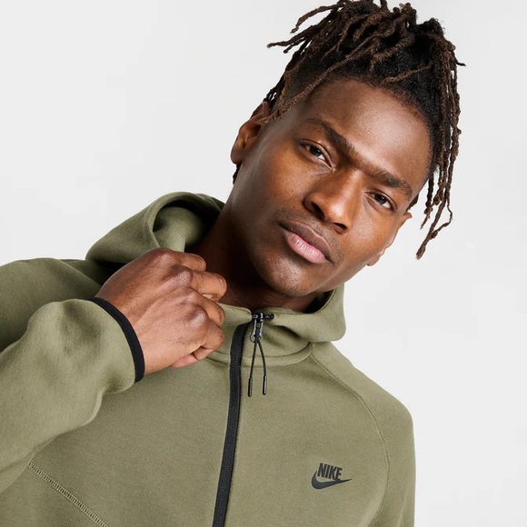 NWT! NIKE tech - Green - Size Medium - Picture 3 of 11